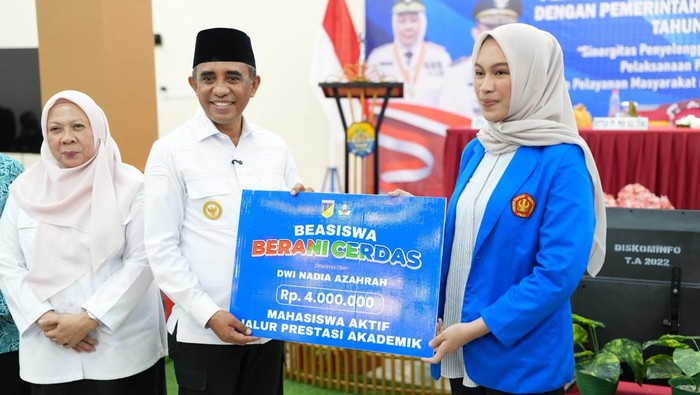 1 000 Mahasiswa asal Tolitoli Terima Beasiswa Berani Cerdas Rp 3 27 M 1 000 Mahasiswa asal Tolitoli Terima Beasiswa Berani Cerdas Rp 3 27 M
