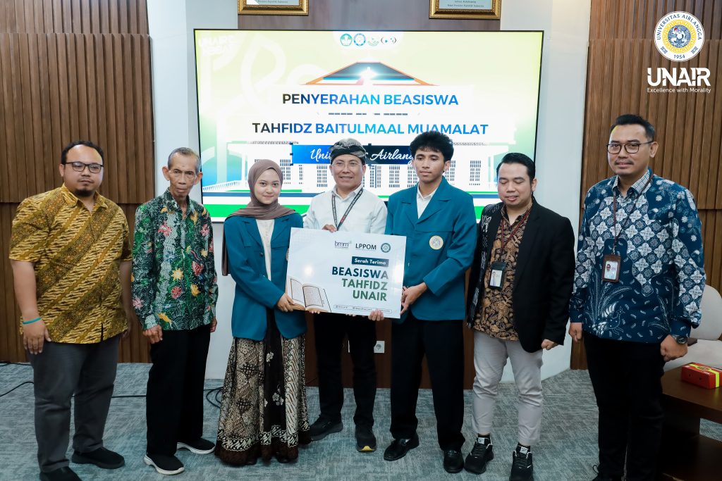 Foto Beasiswa Tahfidz Sarjana untuk 32 Mahasiswa UNAIR - Universitas Foto Beasiswa Tahfidz Sarjana untuk 32 Mahasiswa UNAIR - Universitas